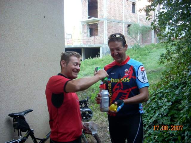 cambiandoelaceitedebote.jpg