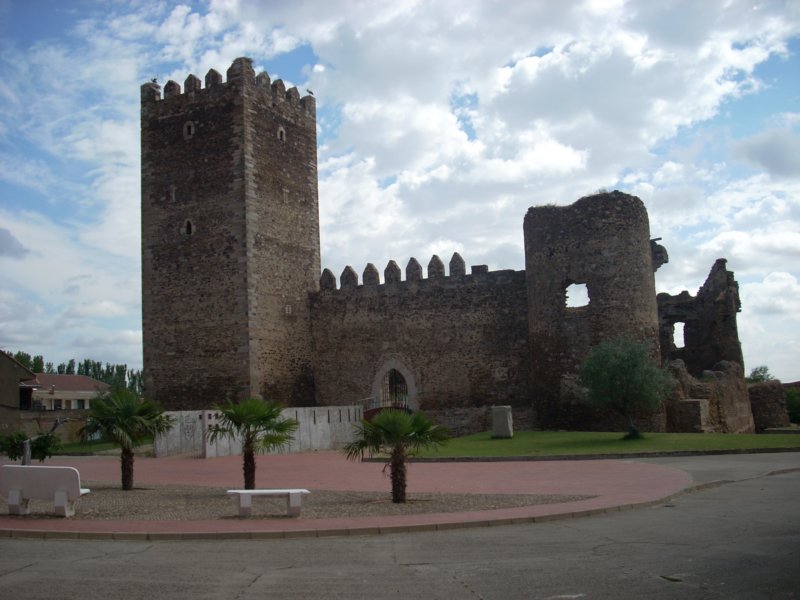 castillolagunadenegrillos.jpg